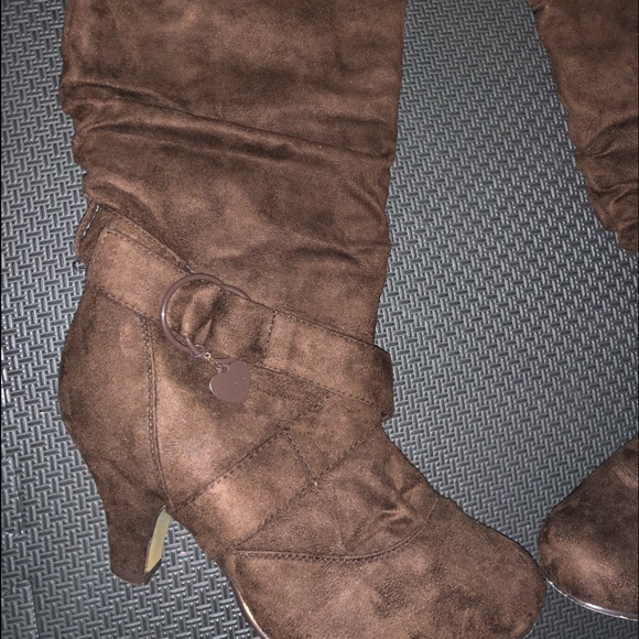 Shrek Brown suede mid shin boots - Picture 2 of 6